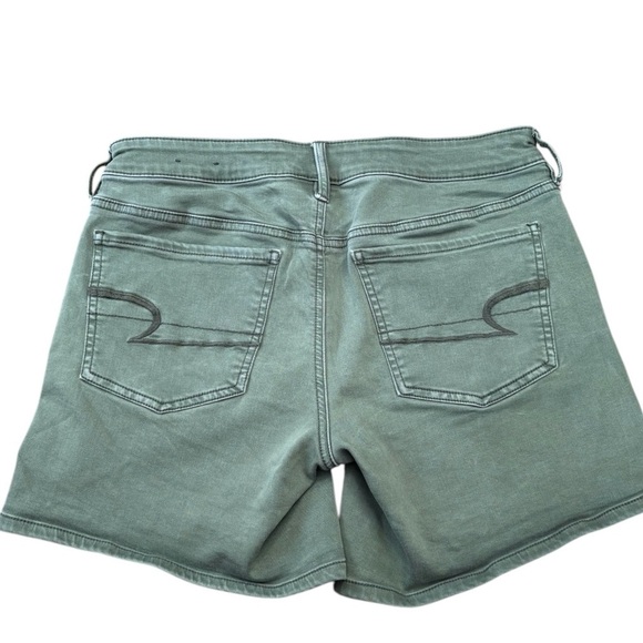 American Eagle, AEO Twill, Midi Shorts, Size 8, Green - Picture 7 of 8